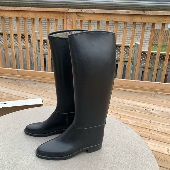 Riding Pants, Boots and Crop - Picture 4 of 7